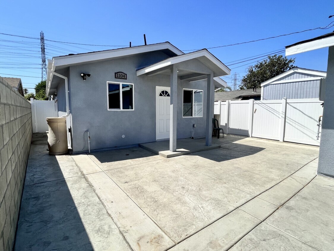 1106 E Glencoe St Unit 1104, Compton, CA 90221 Apartments in Compton