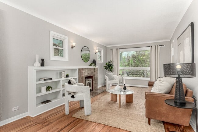 Building Photo - Remodeled 3BD, 2BA Half Duplex in East Den...
