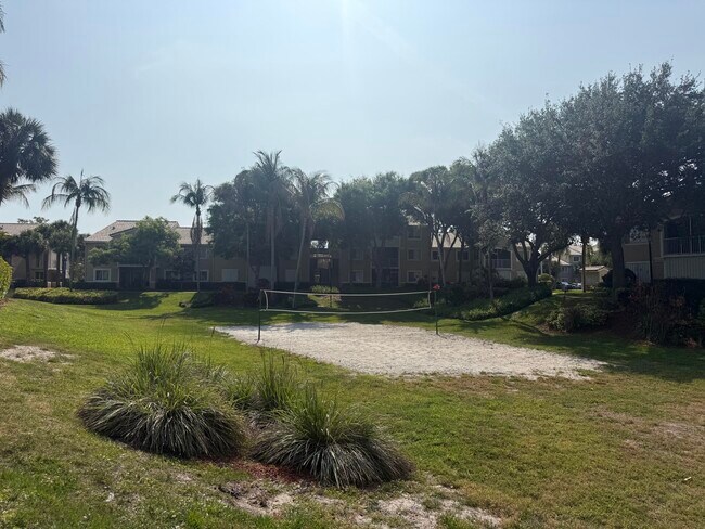 Foto del edificio - 284 Village Blvd