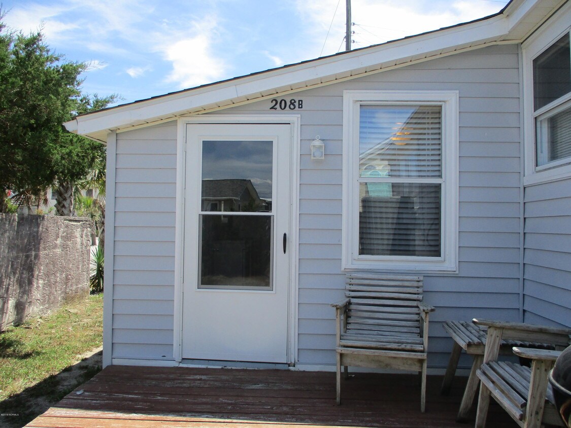 Primary Photo - 208 Dobbs St
