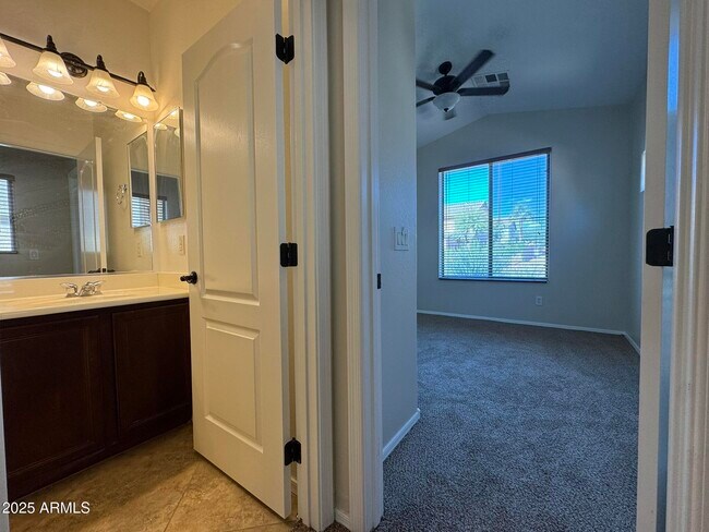 Foto del edificio - 2311 W Hunter Ct