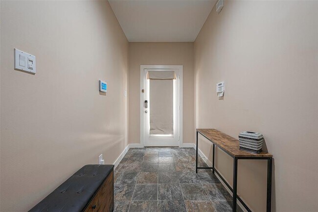 Foto del edificio - 5710 Winsome Ln