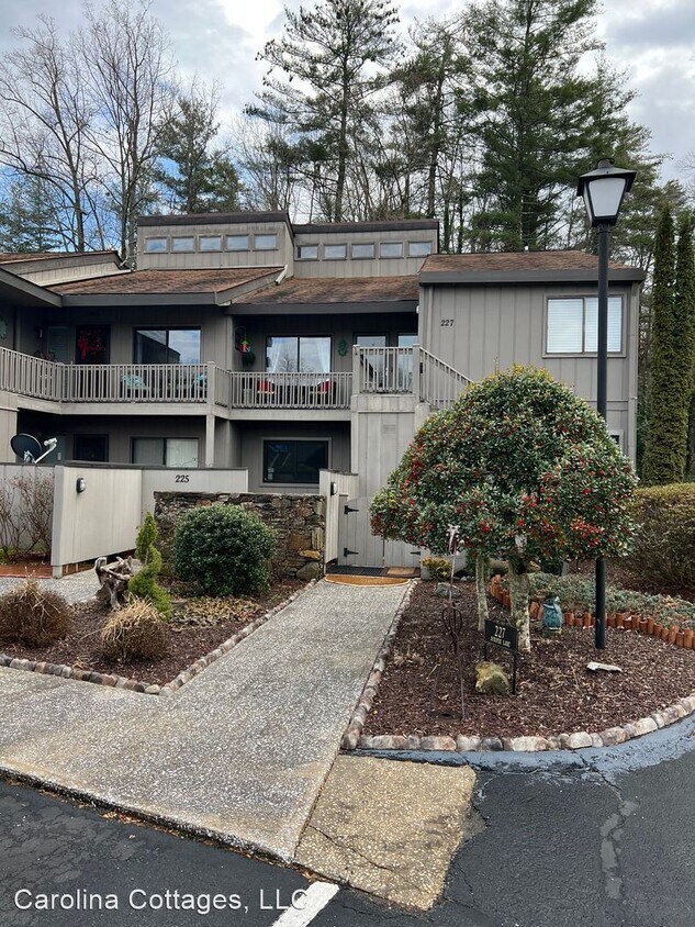 225 Juniper Ln, Laurel Park, NC 28739 House Rental in Laurel Park, NC