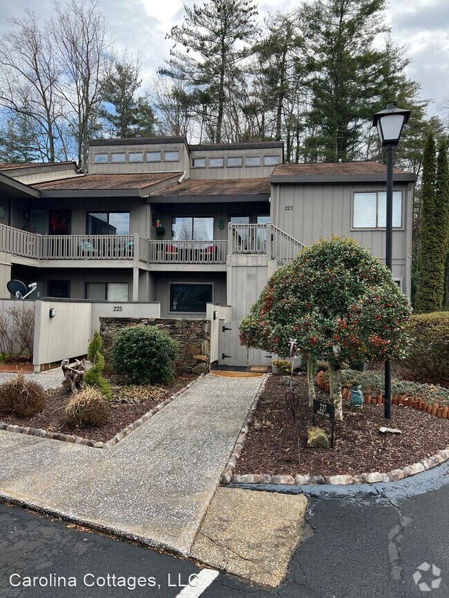 Hillside Park Apartments under 2,500 Hendersonville, NC 1 Rentals