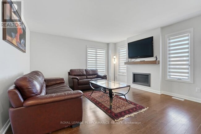 Building Photo - 658 Chillon St