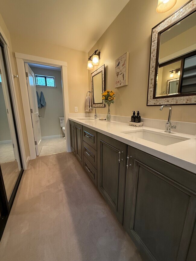 Foto del edificio - 6484 Heather St