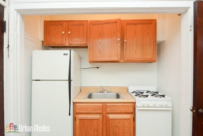 Foto del edificio - 653 W Belmont Ave