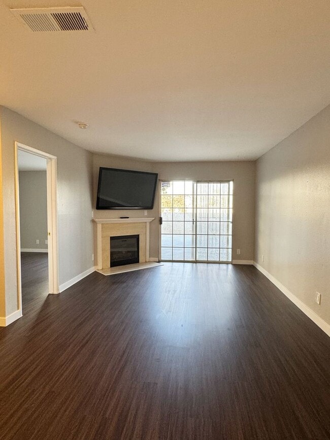 Building Photo - 1200 Gaviota Ave