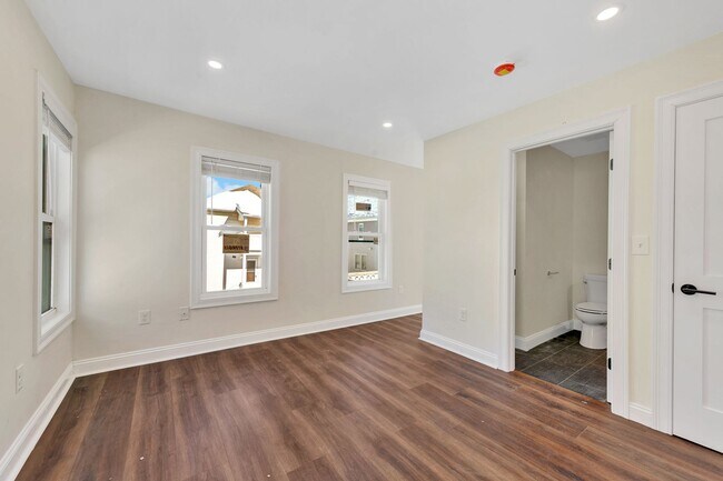 Foto del edificio - Renovated 6 bed/5 bath in Somerville