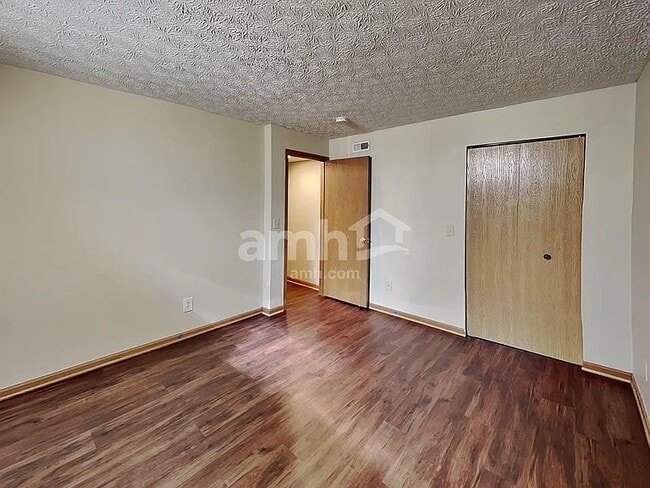 Foto del edificio - 3008 Old Warson Dr