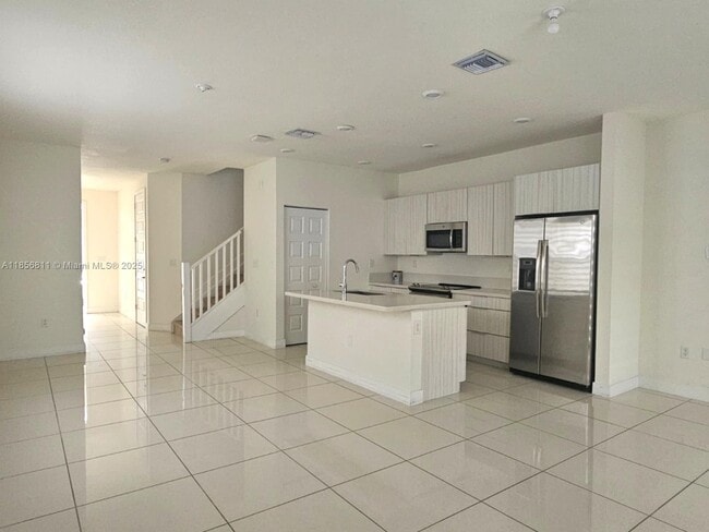 Building Photo - 15839 NW 91st Ct