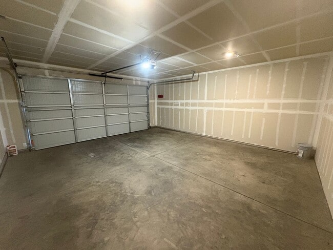 Building Photo - Lennar built home located in River Island ...