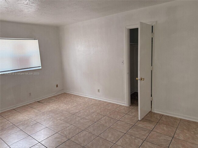 Foto del edificio - 5304 NW 22nd St