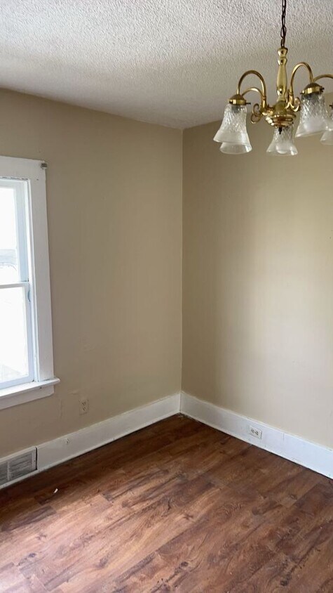 Building Photo - 3 Bedroom Single Family Home