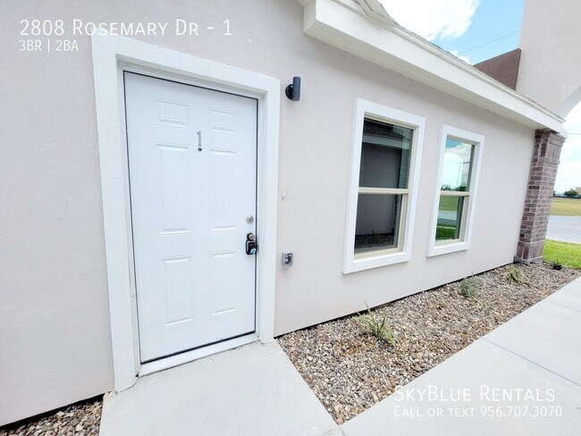 Foto del edificio - 2808 Rosemary Dr