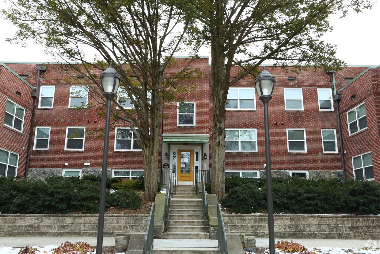 Primary Photo - Roymar Apartments