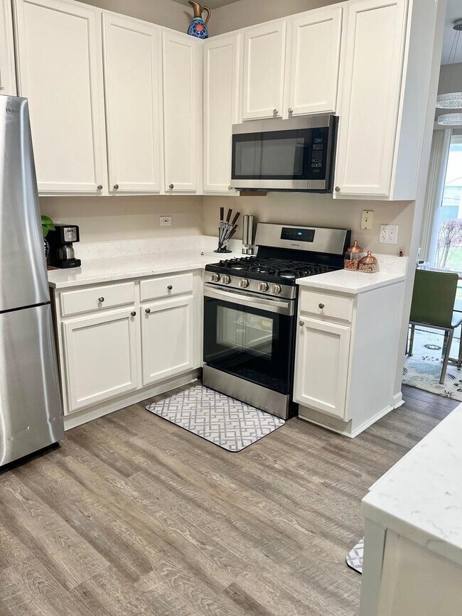 Foto del edificio - 680 Meadowridge Dr