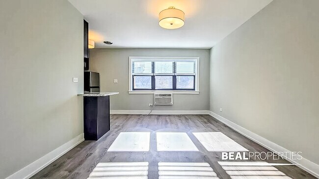Foto del edificio - 454 W Barry Ave