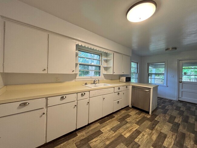 Foto del edificio - 3 Bed/ 1 Bath - Single Family Home