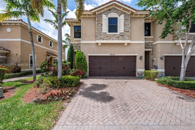 Foto del edificio - 8435 Lakeview Trail