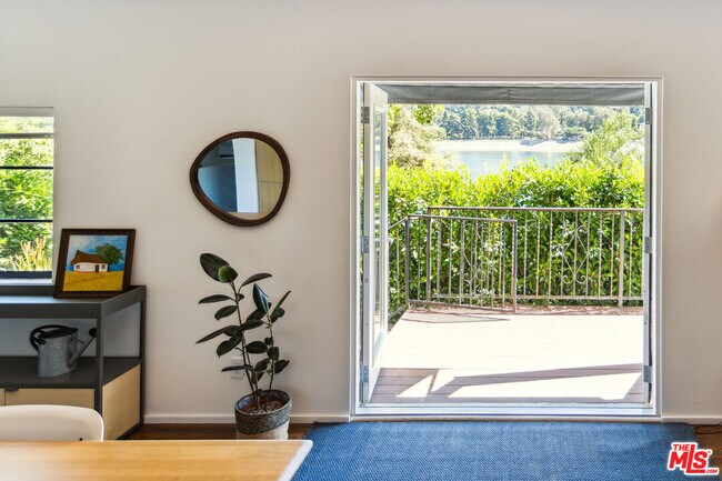 Foto del edificio - 2055 W Silver Lake Dr