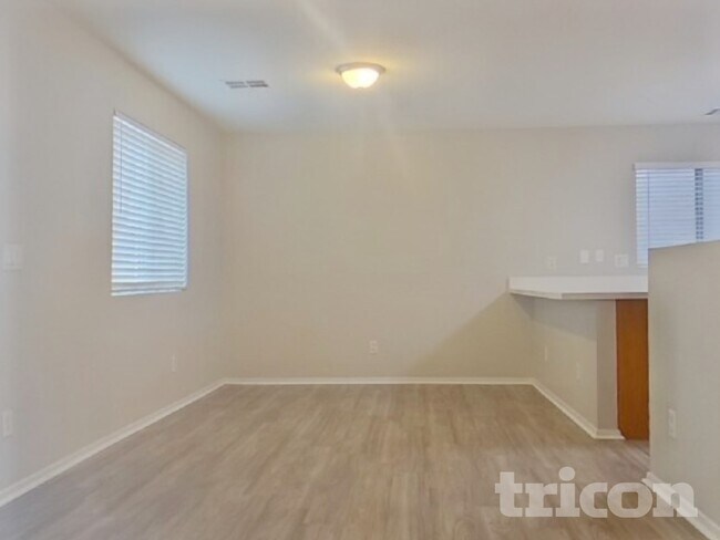 Foto del edificio - 23443 W Harrison Dr