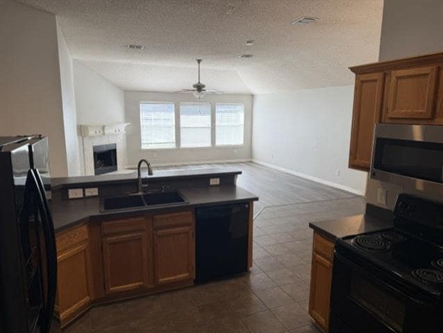 Building Photo - 8806 Oakwood Ln