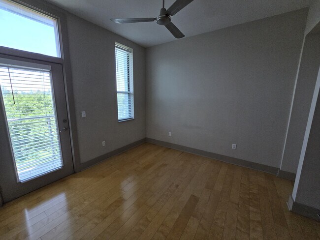 Building Photo - 1320 Robert Browning St