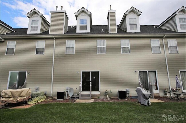 Foto del edificio - 1603 Blossom Cir