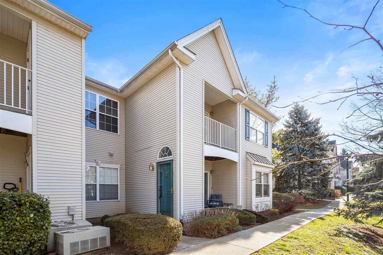Foto principal - 132 Cambridge Ct