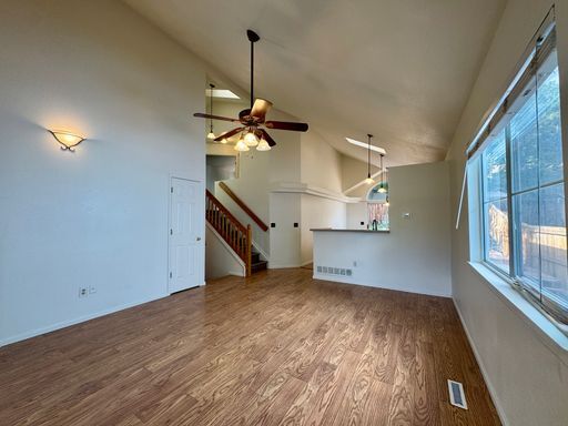 Building Photo - Cheery 3 bedroom 2 Bath Home! Available NOW