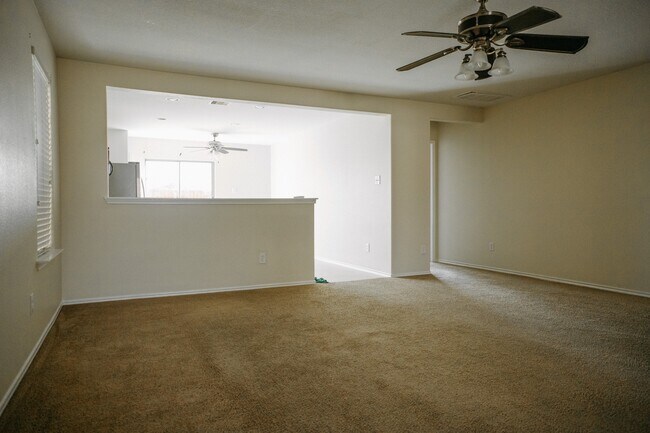 Foto del edificio - 12059 Helvick Cres Ave