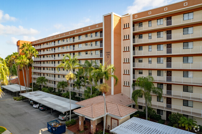 Building Photo - Huntington Towers