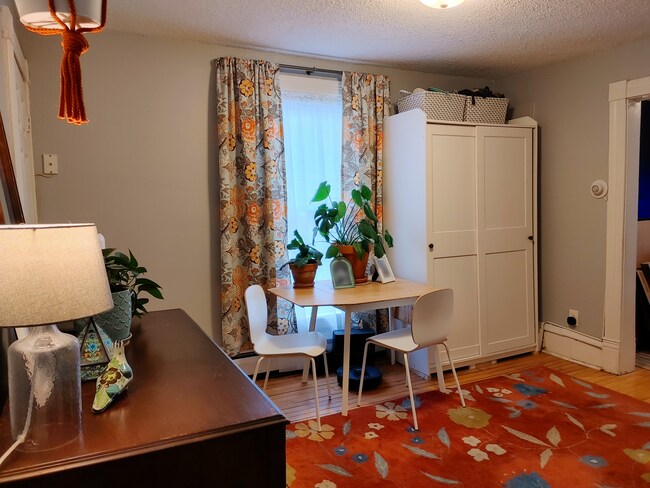Comedor - 3454 Nicollet Ave