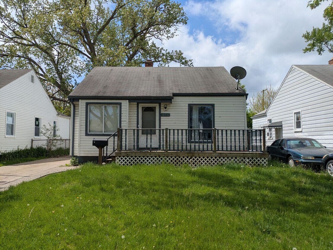 Foto principal - 18912 Woodcrest St