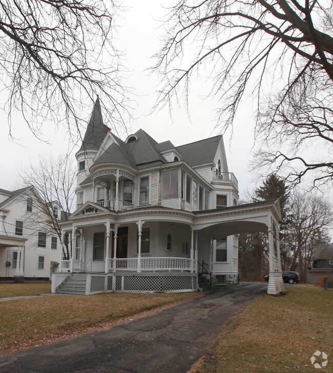 Building Photo - 131 S Lake Ave