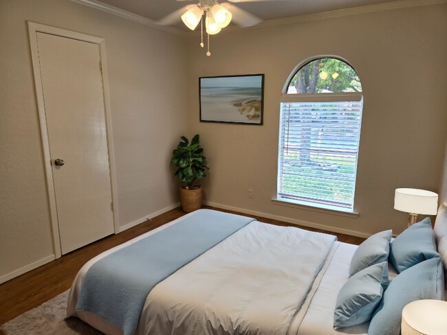 Building Photo - 321 Navajo Dr