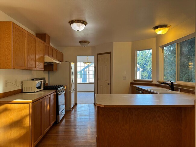 Building Photo - CLICK "REQUEST A TOUR" NOW!