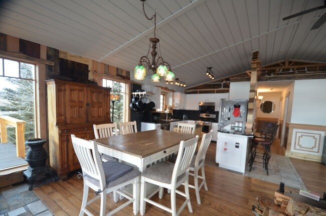 Building Photo - Must see! 5.6 Acres with unique touches th...
