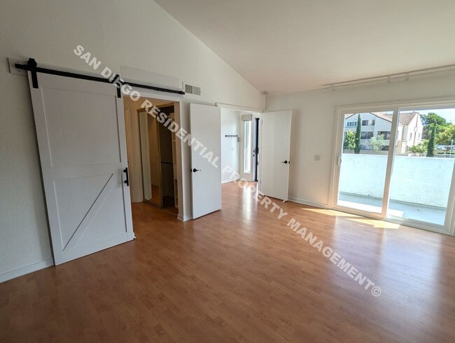 Building Photo - Stunning Corner Condo in the Heart of UTC