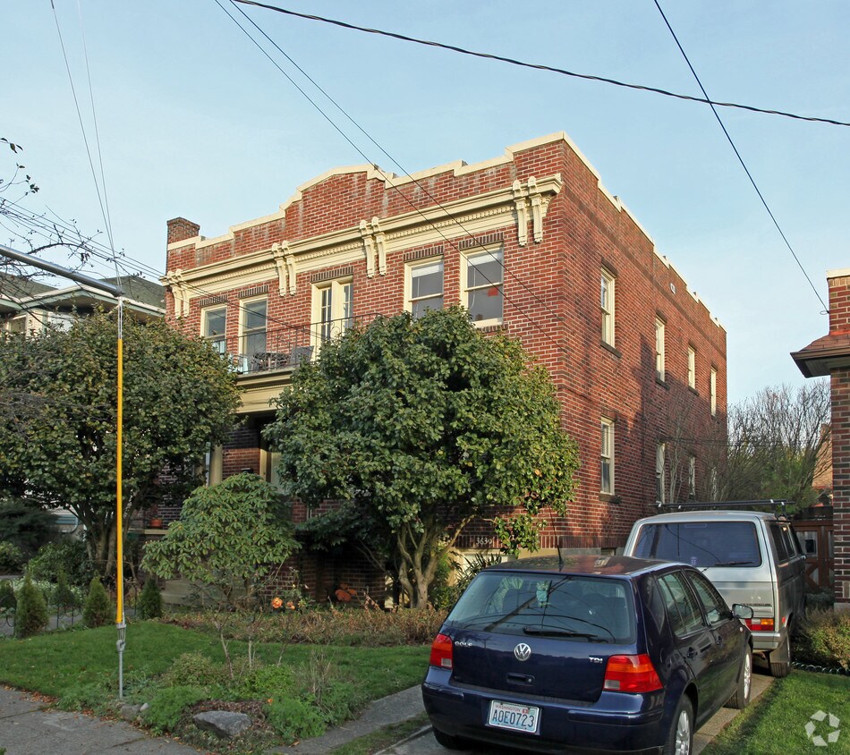 Primary Photo - 3626-3632 Woodland Park Ave