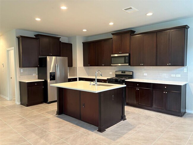 Building Photo - 147 Mary Max Cir