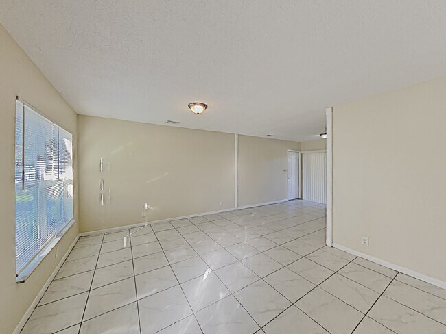 Building Photo - 7805 NW 40th St