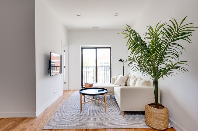 Foto del edificio - 1636 N Western Ave