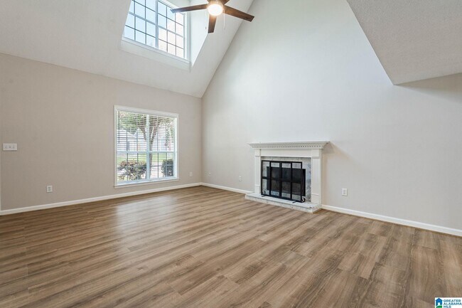 Foto del edificio - 205 Brookhollow Dr