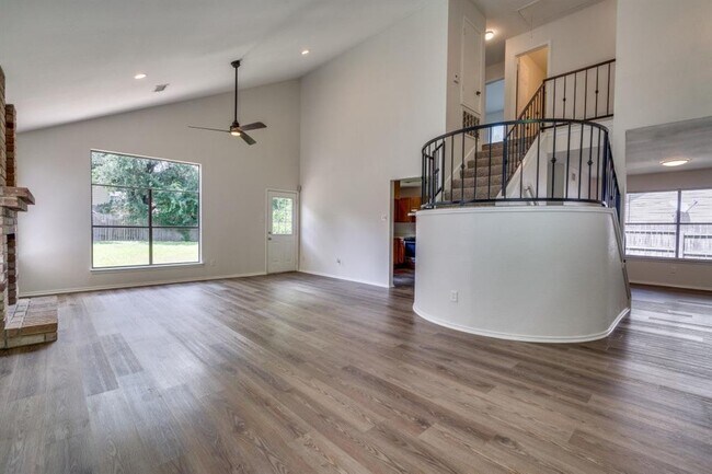 Building Photo - 15902 De Peer Ave