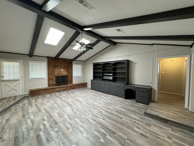 Foto del edificio - Beautiful Updated 3/2/2 Home in Nice Neighborhood!