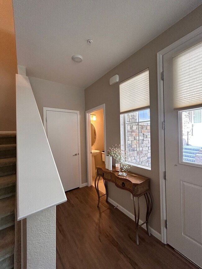 Building Photo - Cozy 2-Bedroom Gem with Modern Touches