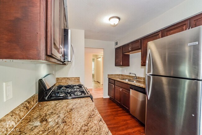 Building Photo - 209 Banyan Ct