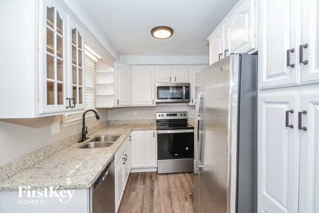 Building Photo - 516 Helton Dr